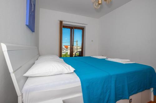 Two-Bedroom Apartment with Balcony and Sea View image 10