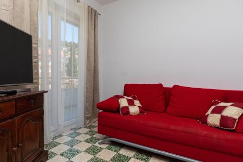 Three-Bedroom Apartment with Terrace and Sea View image 10