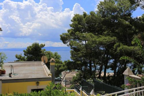 One-Bedroom Apartment with Terrace and Sea View image 1