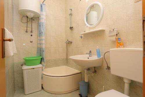 Apartments by the sea Duce Omis - 18302 - image 4