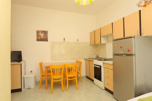 One-Bedroom Apartment with Terrace and Sea View image 5