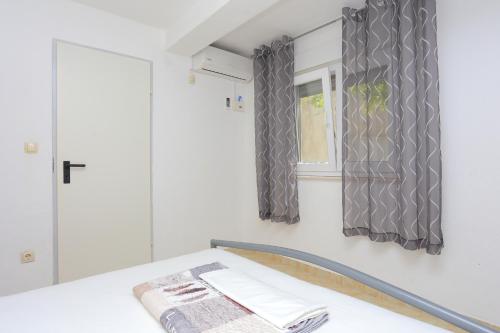 One-Bedroom Apartment with Terrace and Sea View image 9