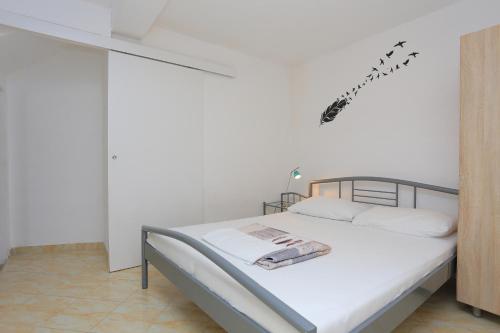 One-Bedroom Apartment with Terrace and Sea View image 10