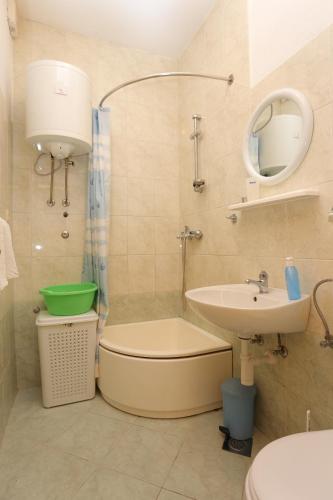 One-Bedroom Apartment with Terrace and Sea View image 7