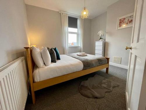 URBAN CITY SUITES 4 bed house, garden, Ideal for Contractors&Families