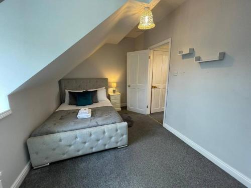 URBAN CITY SUITES 4 bed house, garden, Ideal for Contractors&Families