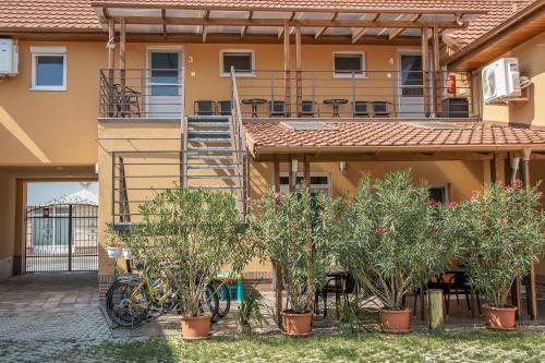 Oros House Apartmanház