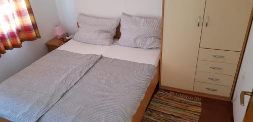 Two-Bedroom Apartment with Terrace room in Apartments with parking space Vir - 18389