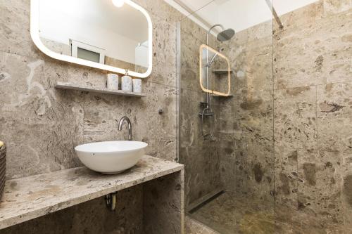 Apartments by the sea Mali Losinj Losinj - 18406 - image 2
