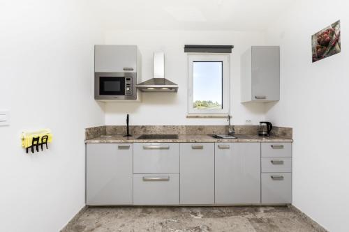 Apartments by the sea Mali Losinj Losinj - 18406 - image 3