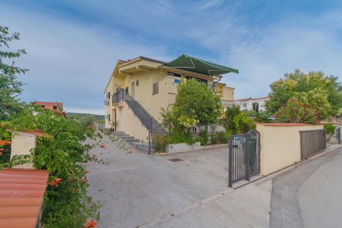 Apartments by the sea Bibinje, Zadar - 18421 - Location saisonnière - Bibinje