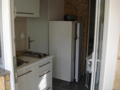 One-Bedroom Apartment with Terrace and Sea View image 4