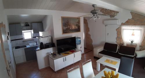 Two-Bedroom Apartment with Terrace and Sea View image 4