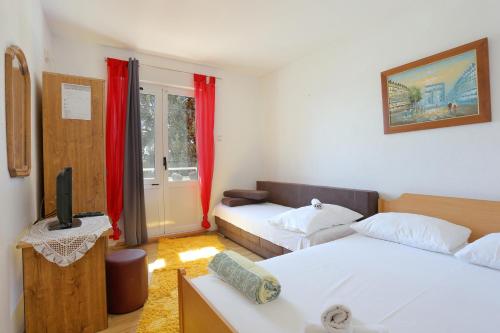 Two-Bedroom Apartment with Balcony and Sea View image 10