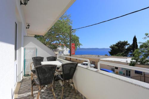 Apartments by the sea Zivogosce - Porat Makarska - 18218 - image 4
