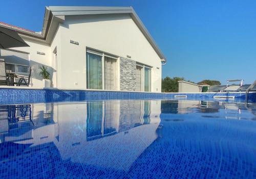 Seaside luxury villa with a swimming pool Privlaka, Zadar - 18508 - Location, gîte - Privlaka