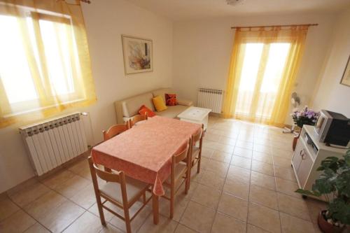 One-Bedroom Apartment with Balcony image 2
