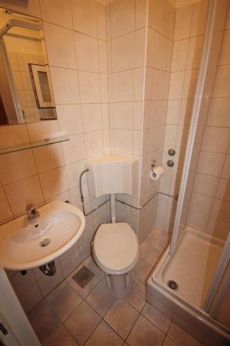 One-Bedroom Apartment with Balcony image 1
