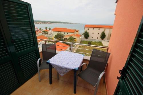 One-Bedroom Apartment with Balcony and Sea View image 1