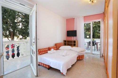 One-Bedroom Apartment with Terrace and Sea View