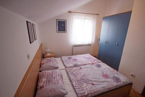 One-Bedroom Apartment with Balcony and Sea View image 5