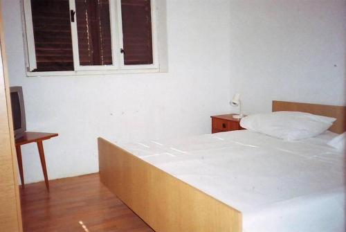 2 bedrooms, 4 beds