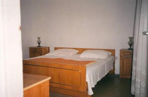 2 bedrooms, 3 beds