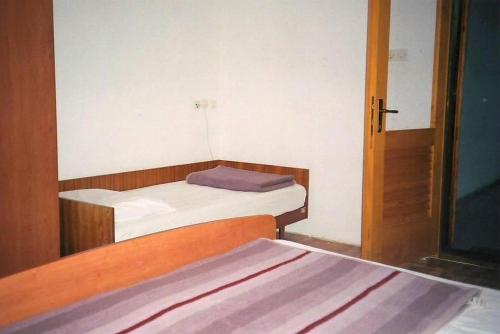 2 bedrooms, 3 beds