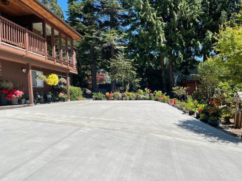 Garden Bridge House in Sechelt, Canada