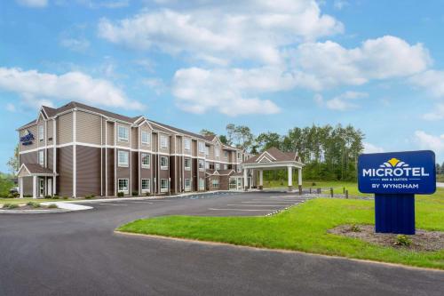 Microtel Inn & Suites by Wyndham Amsterdam in Amsterdam, USA