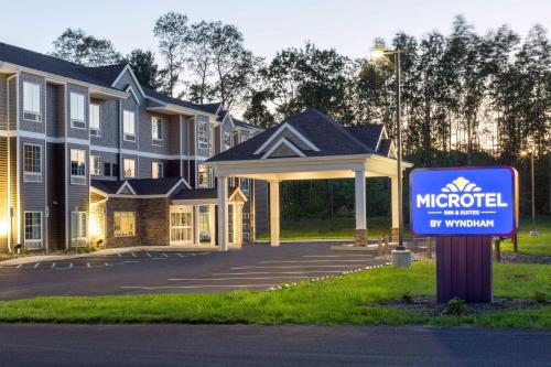 Microtel Inn & Suites by Wyndham Amsterdam in Amsterdam, USA