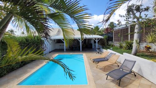 2 bedrooms, 4 beds