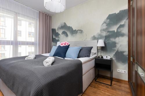 Warsaw Bemowo Apartment with Balcony by Noclegi Renters, Варшава