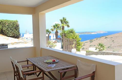 2 bedrooms, 5 beds