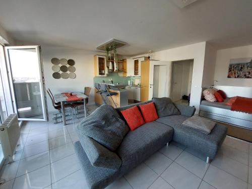  Tower Apartment with private terrace next to UNO in Wien