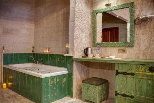 room detail thumbnail 2