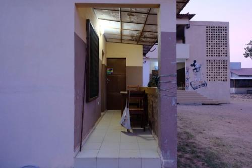 Studio tout équipé au sein de l'ONG Okouabo photo 2