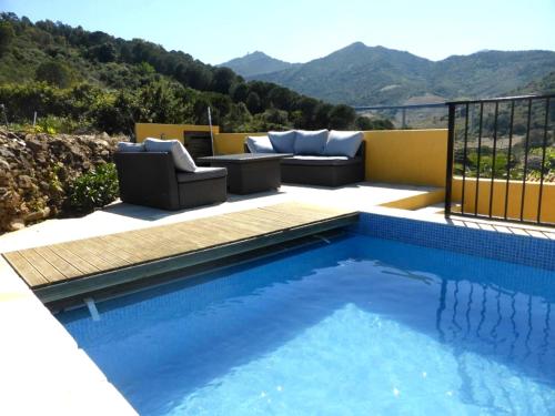 8COL12 Villa de caractère avec piscine privé