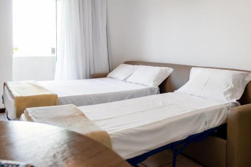 1 queen bed, 2 sofa beds