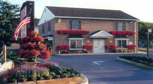 . Classic Inn Lancaster