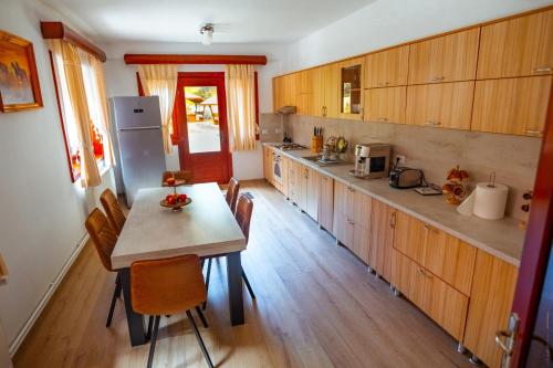 Casa Cheile Dâmbovicioarei - Cabana 2 (Casa Cheile Dambovicioarei - Cabana 2) in Dimbovičioara