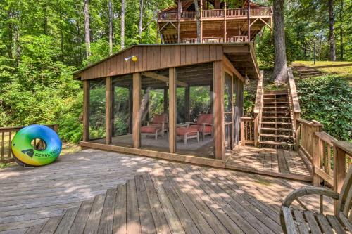 . Idyllic Murphy Hideaway with Multi-Level Deck!