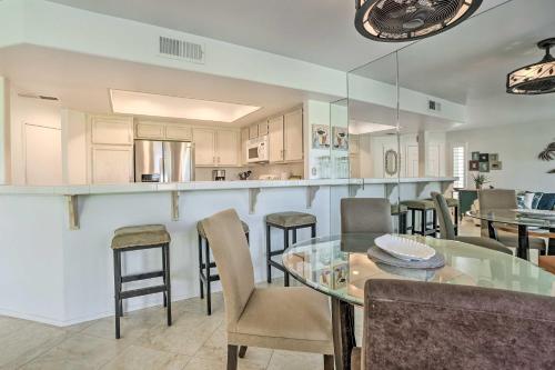 La Quinta Condo with Country Club Amenities! in La Quinta, USA
