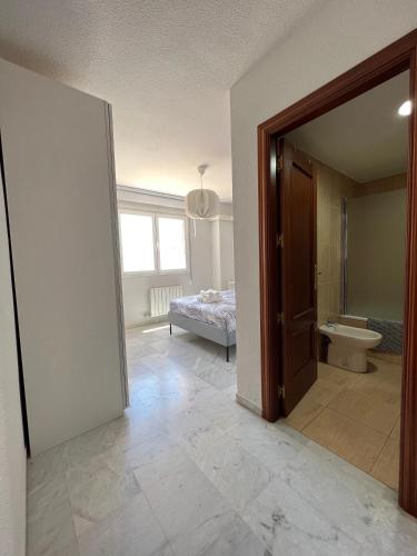 Piso junto metro, gran terraza y parking gratis, Granada (photo 8)