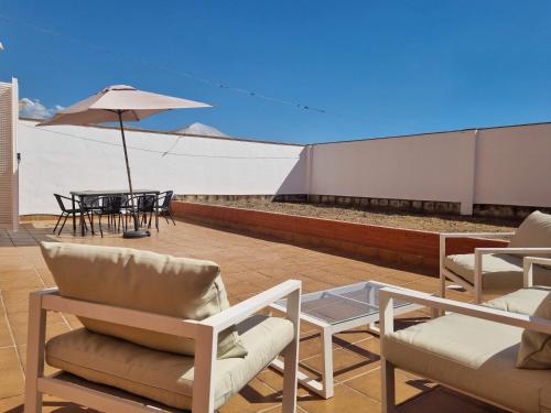 Piso junto metro, gran terraza y parking gratis, Granada