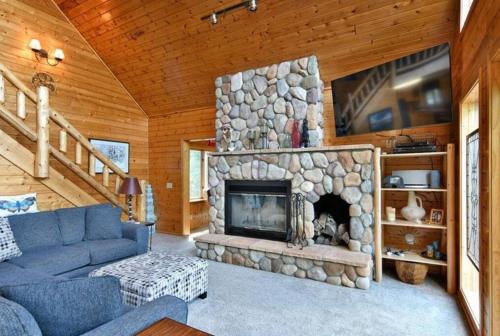 Sandy Lake Cabin ~Private Luxury Vacation Home~