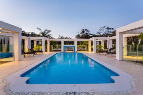 One Mile Mansion - Private Coastal Retreat