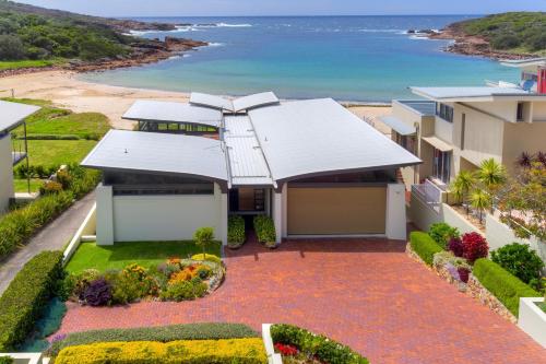 Sails on the Beachfront - Exclusive Seaside Home, Anna Bay