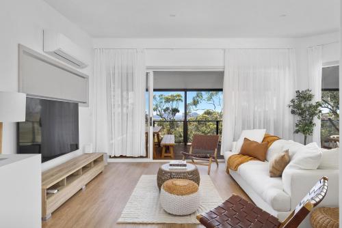 Seascape Retreat - Magnificent 5 Bedroom Home - Port Stephens