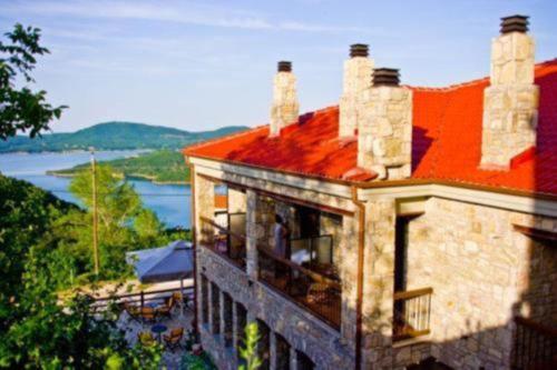 Χρυσοπελεια - Chrisopeleia Lake View in 네오초리온